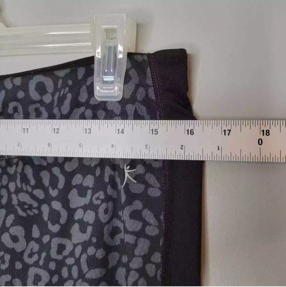 Danskin Now leggings size L gray black leopard print full length yoga pants gym - Picture 6 of 9